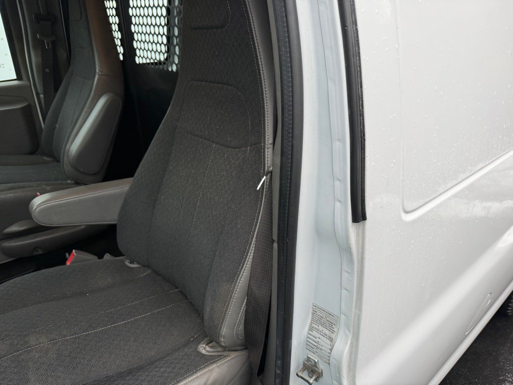 2021 GMC Savana Image 3