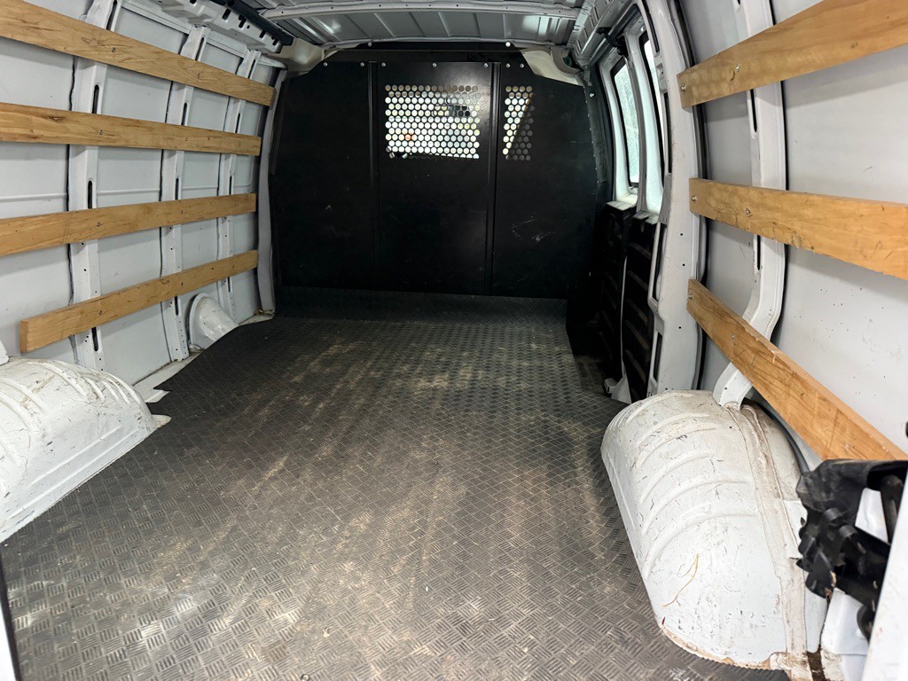 2021 GMC Savana Image 4