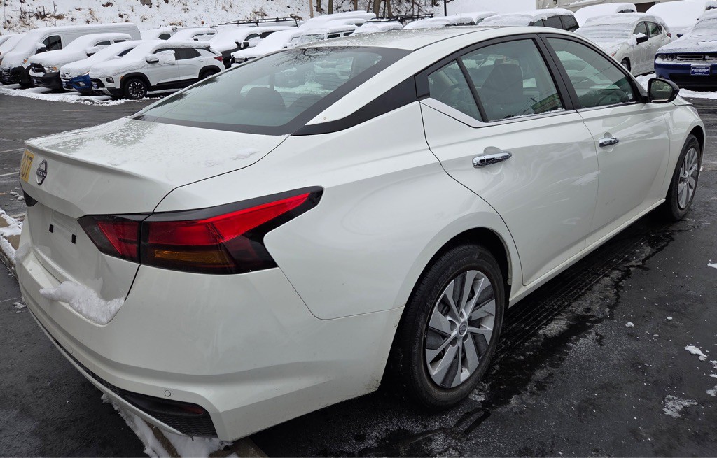 2024 Nissan Altima Image 2