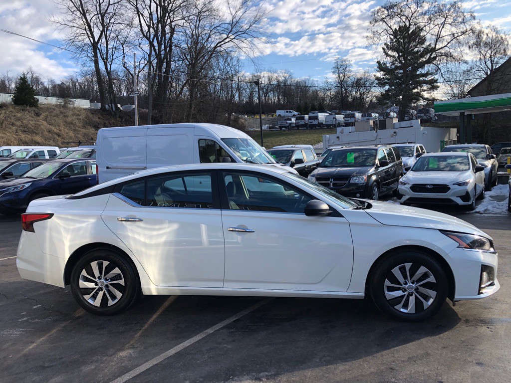 2024 Nissan Altima Image 6