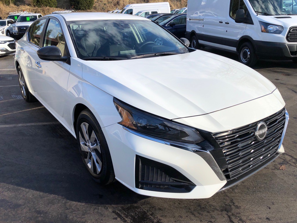 2024 Nissan Altima Image 7