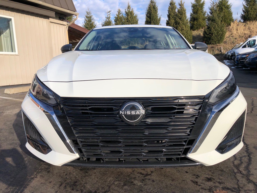 2024 Nissan Altima Image 8