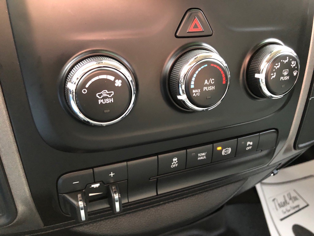 2015 RAM 3500 Image 26