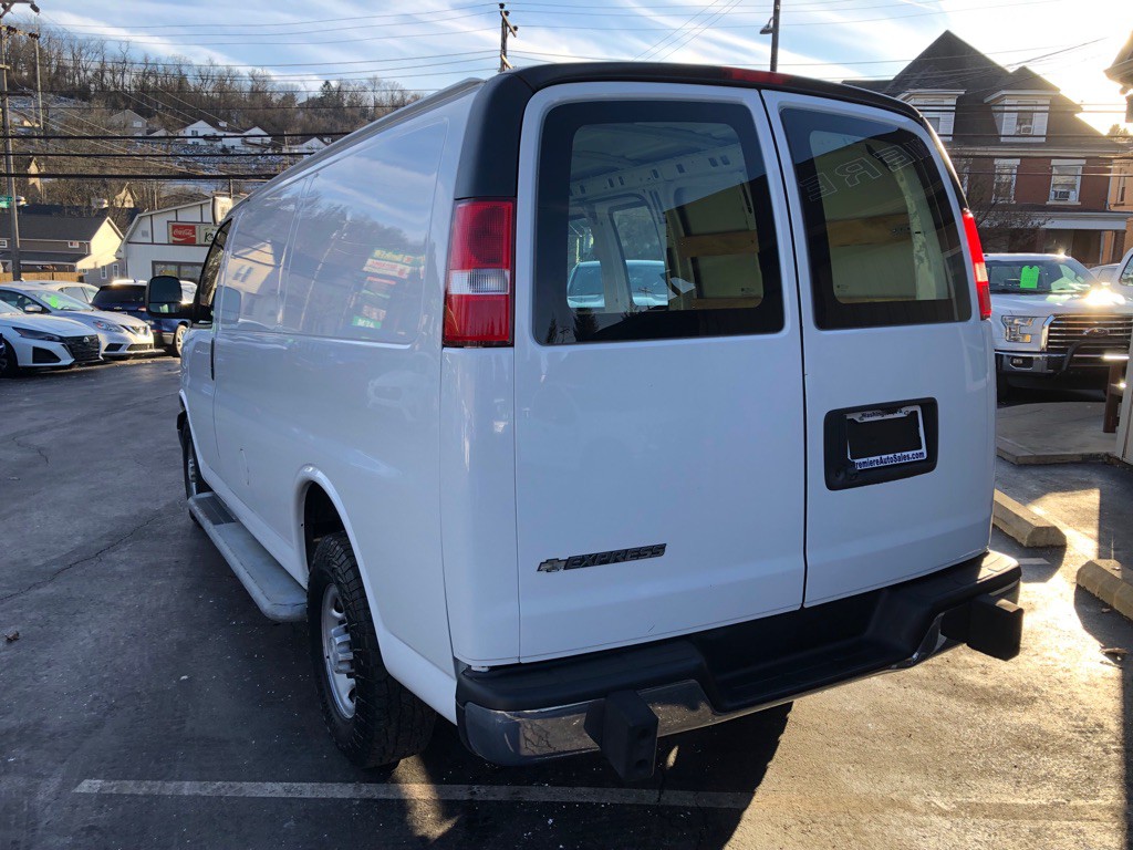 2019 Chevrolet Express Image 3