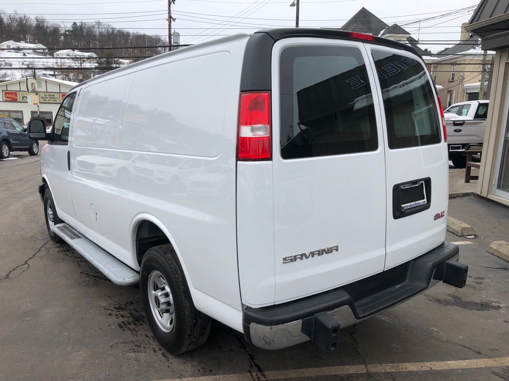 2024 GMC Savana Image 3