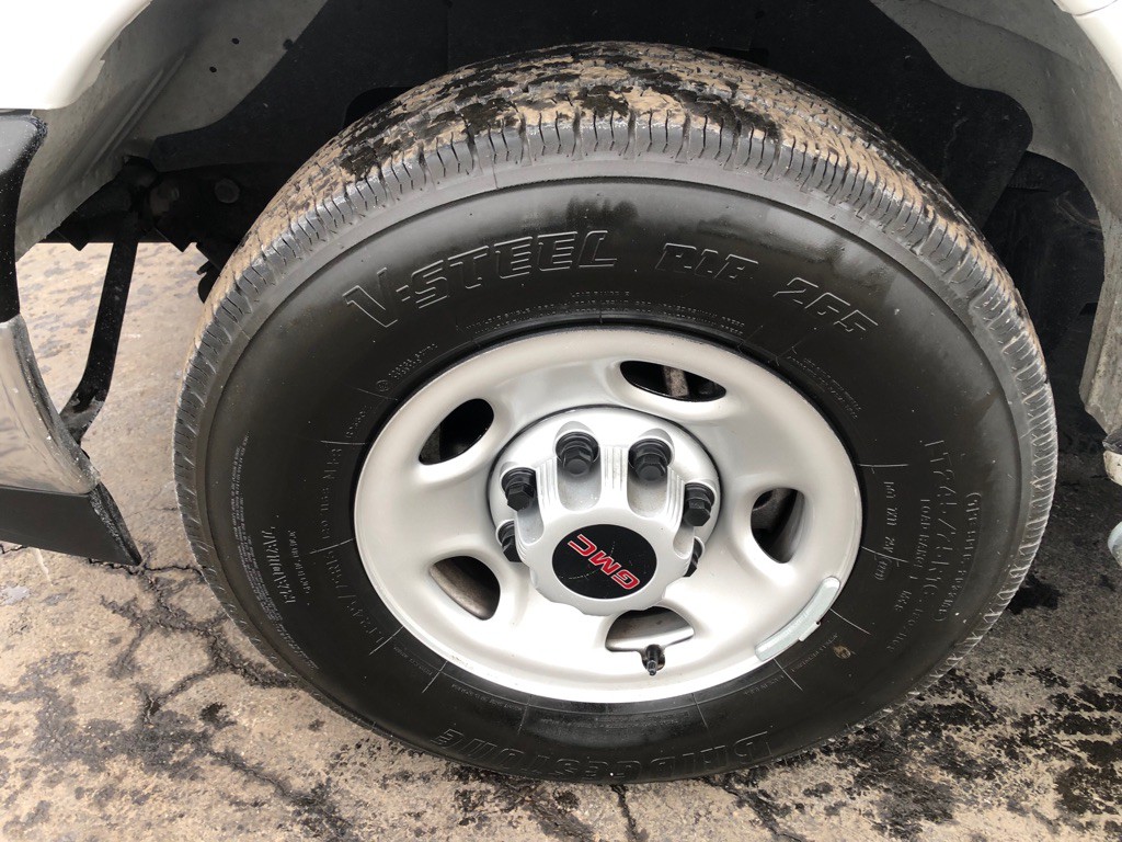 2024 GMC Savana Image 9