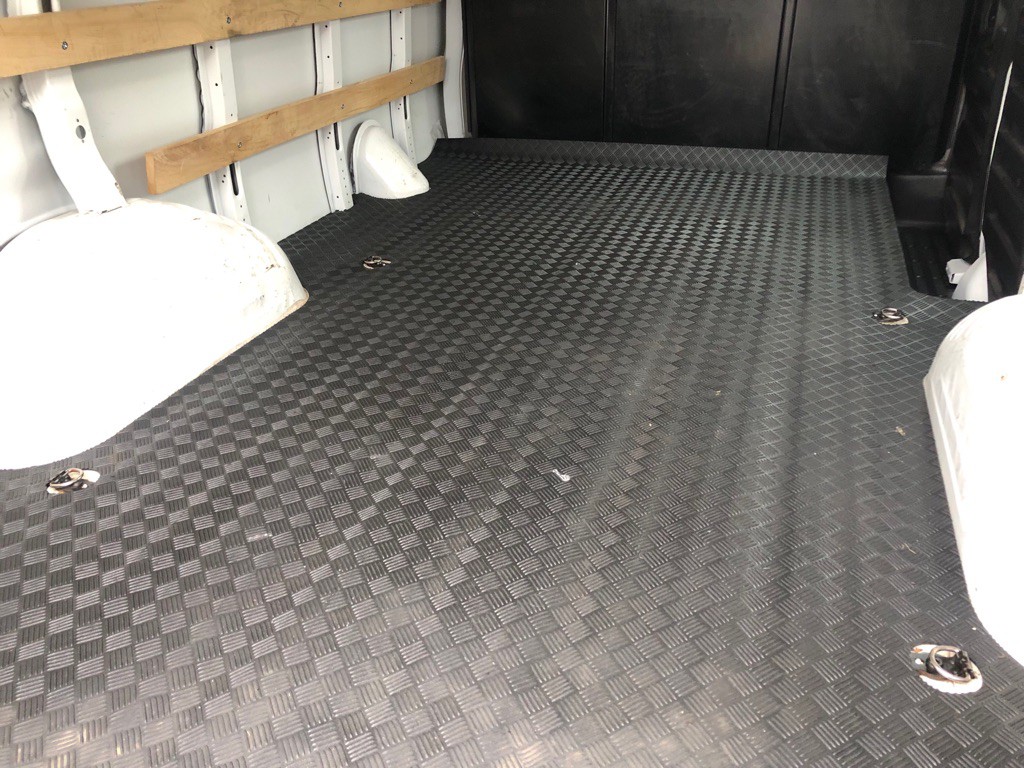 2024 GMC Savana Image 19