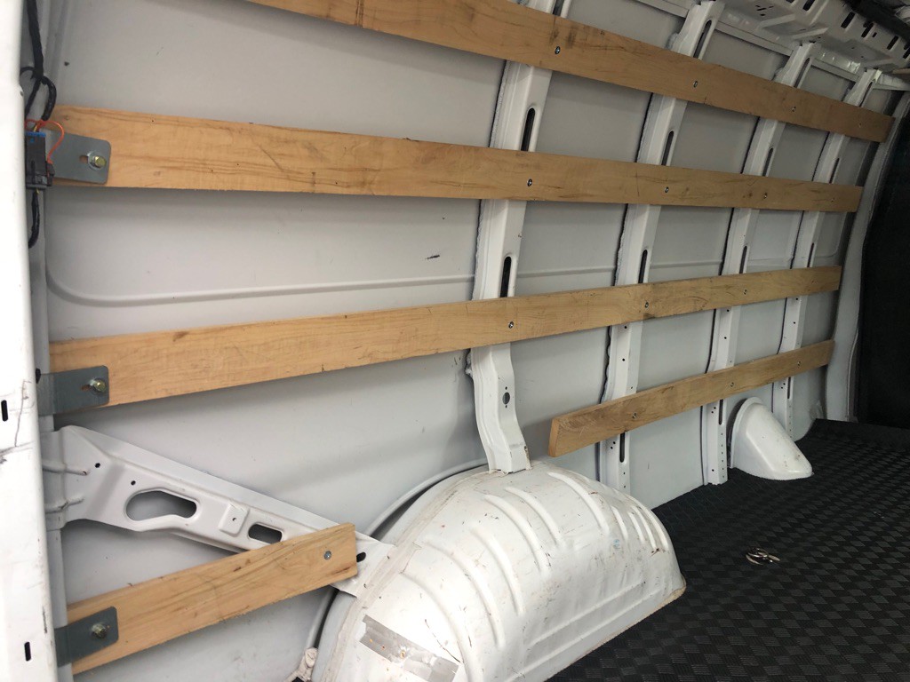 2024 GMC Savana Image 20