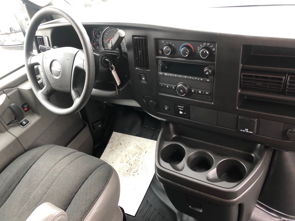 2024 GMC Savana Image 24