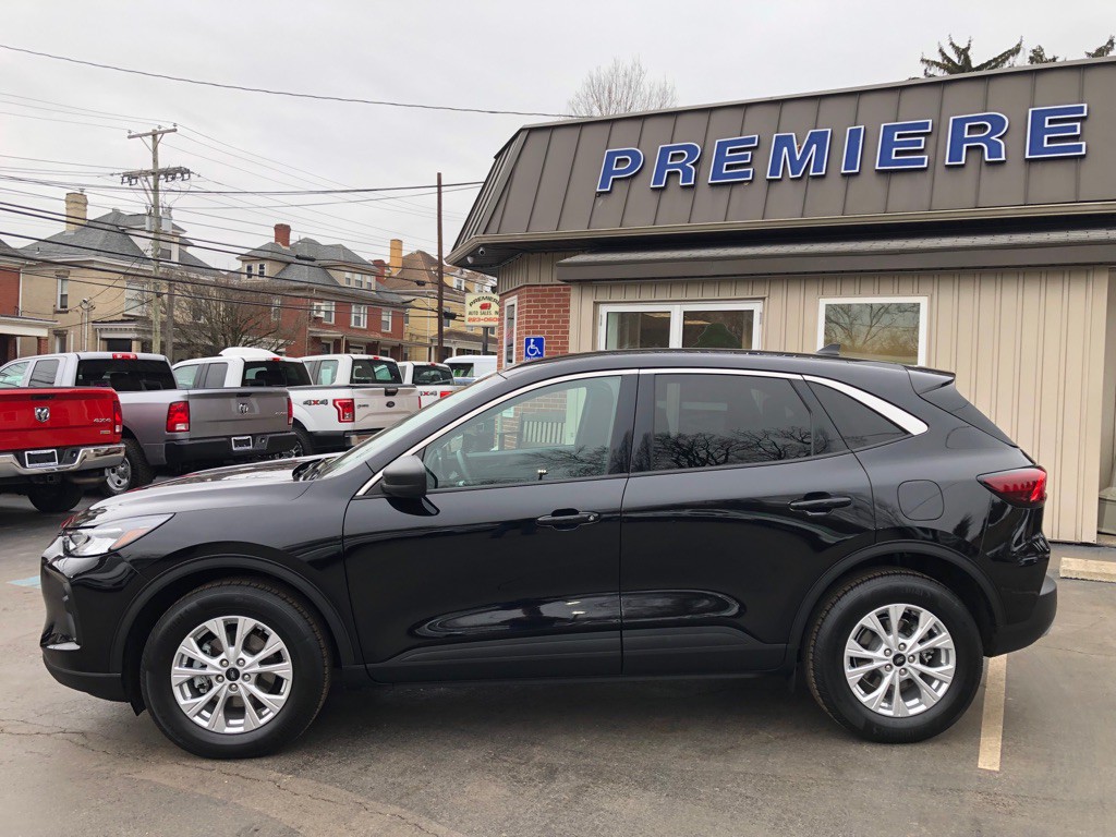 2023 Ford Escape Image 2