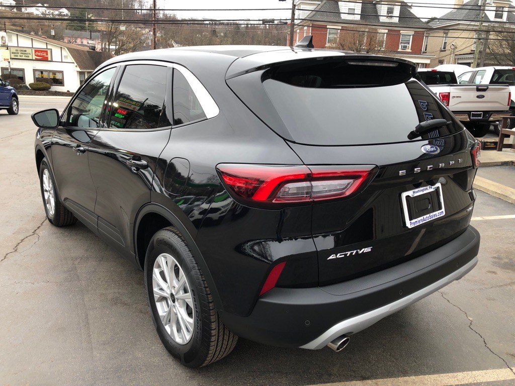 2023 Ford Escape Image 3