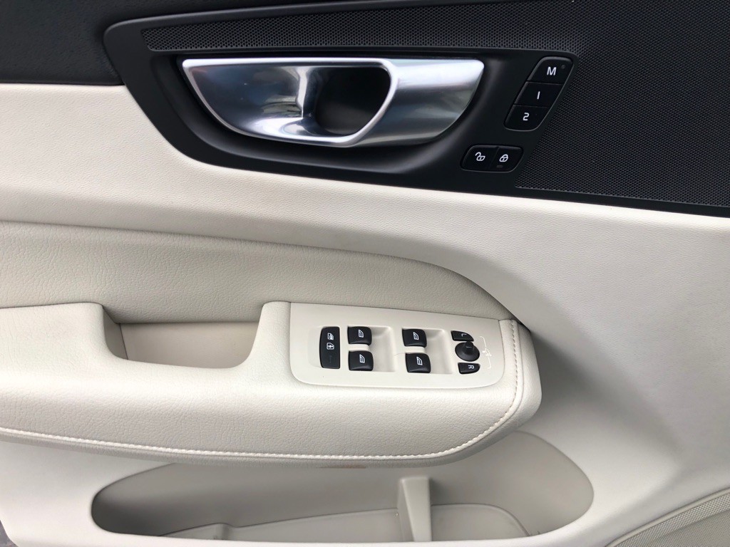 2022 Volvo XC60 Image 17