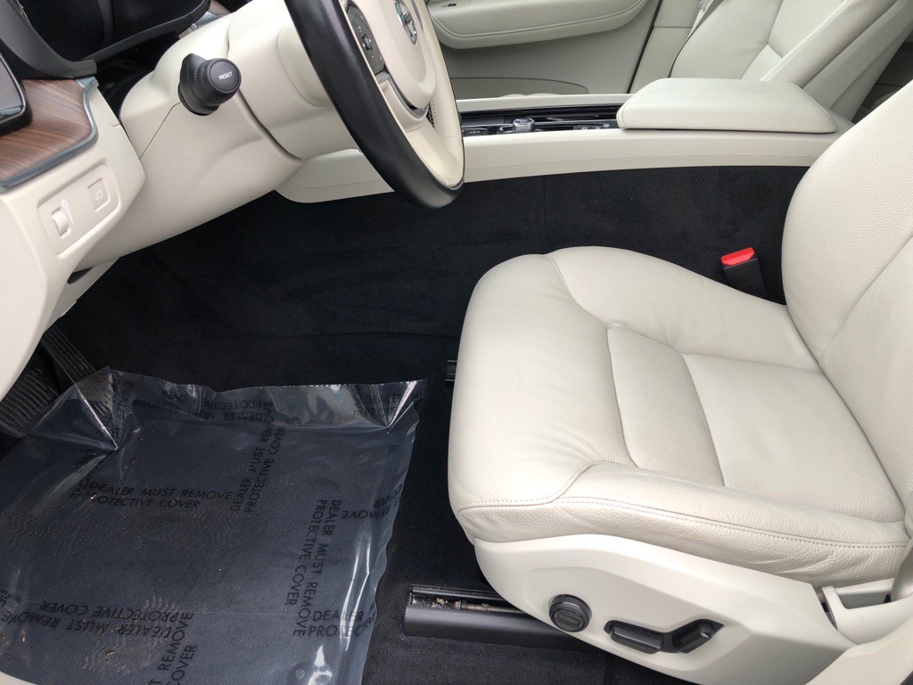 2022 Volvo XC60 Image 18