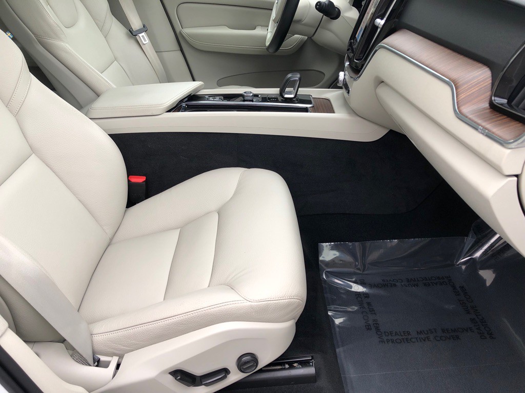 2022 Volvo XC60 Image 25