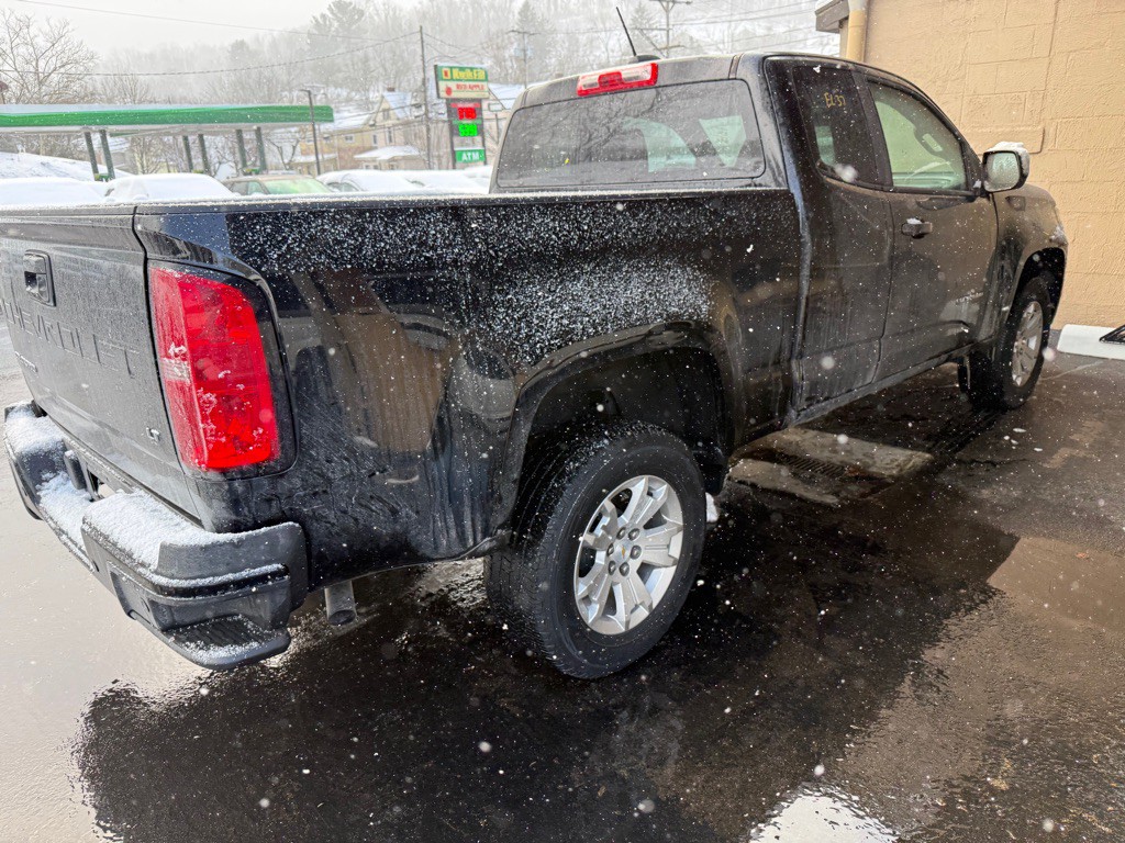 2022 Chevrolet Colorado Image 2