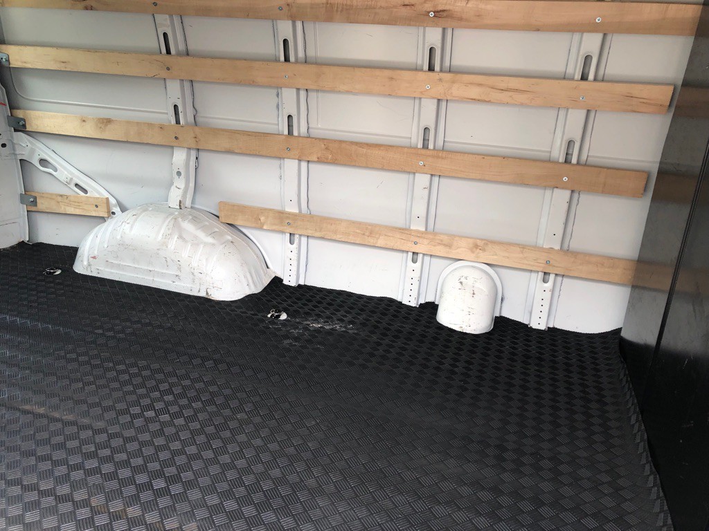 2024 Chevrolet Express Image 21