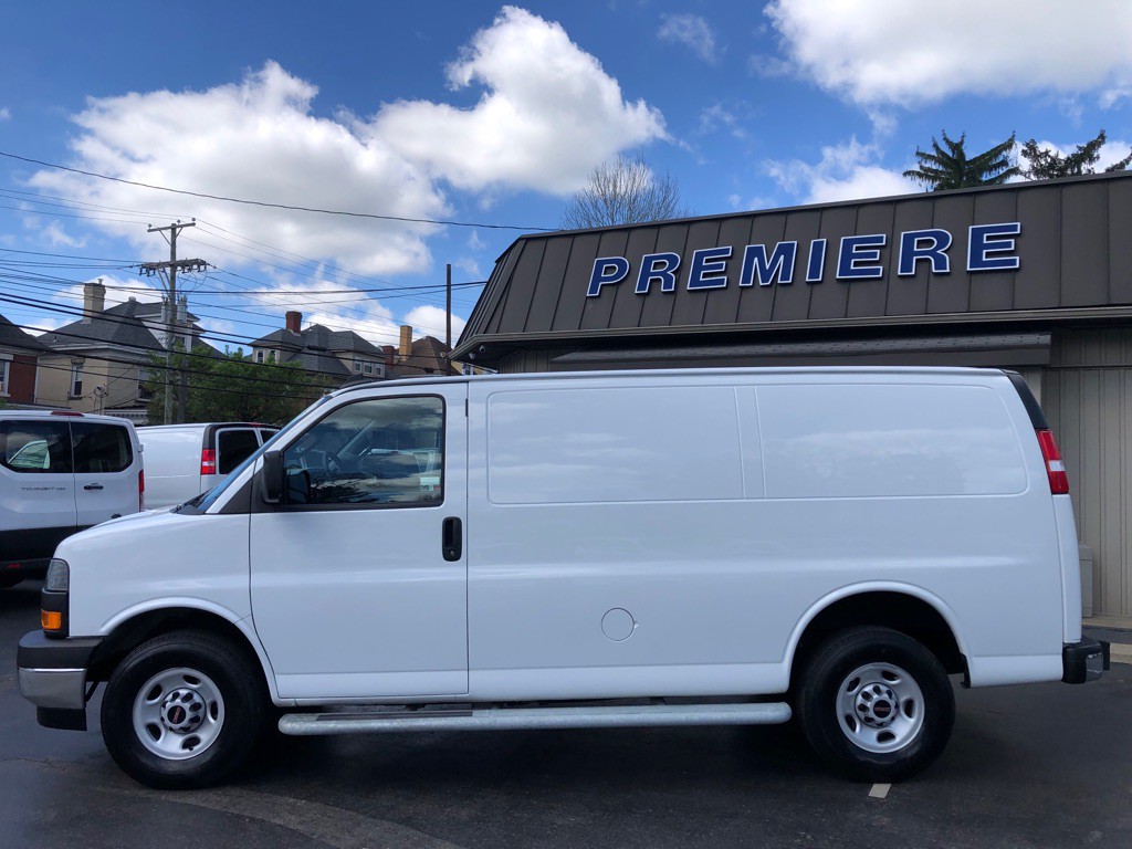 2024 GMC Savana Image 2