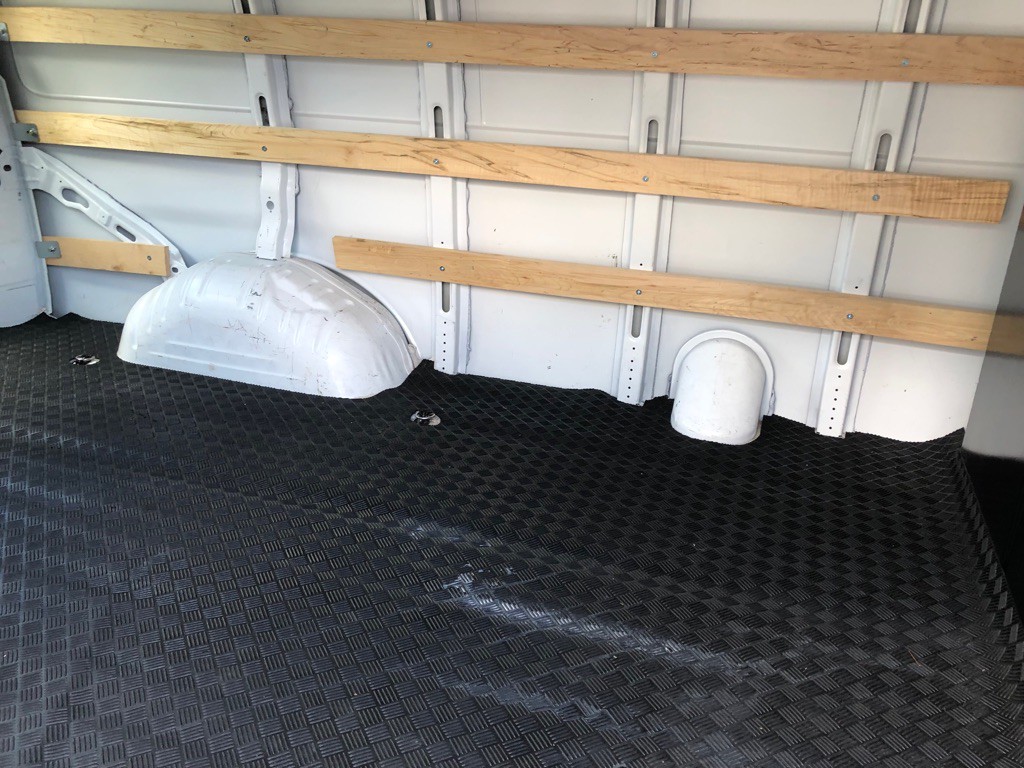 2024 GMC Savana Image 23