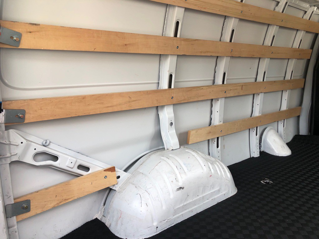 2024 GMC Savana Image 21