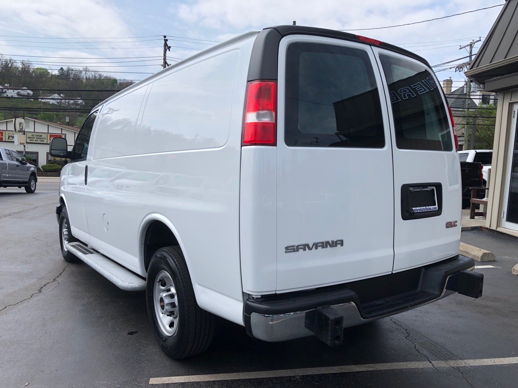 2024 GMC Savana Image 4