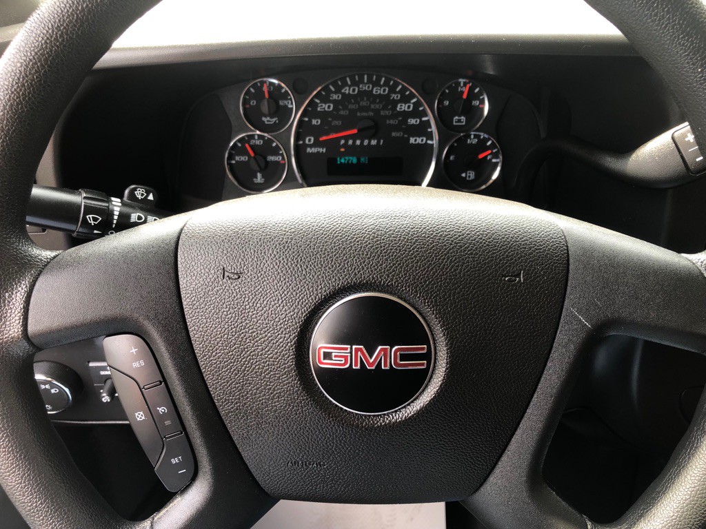 2024 GMC Savana Image 32
