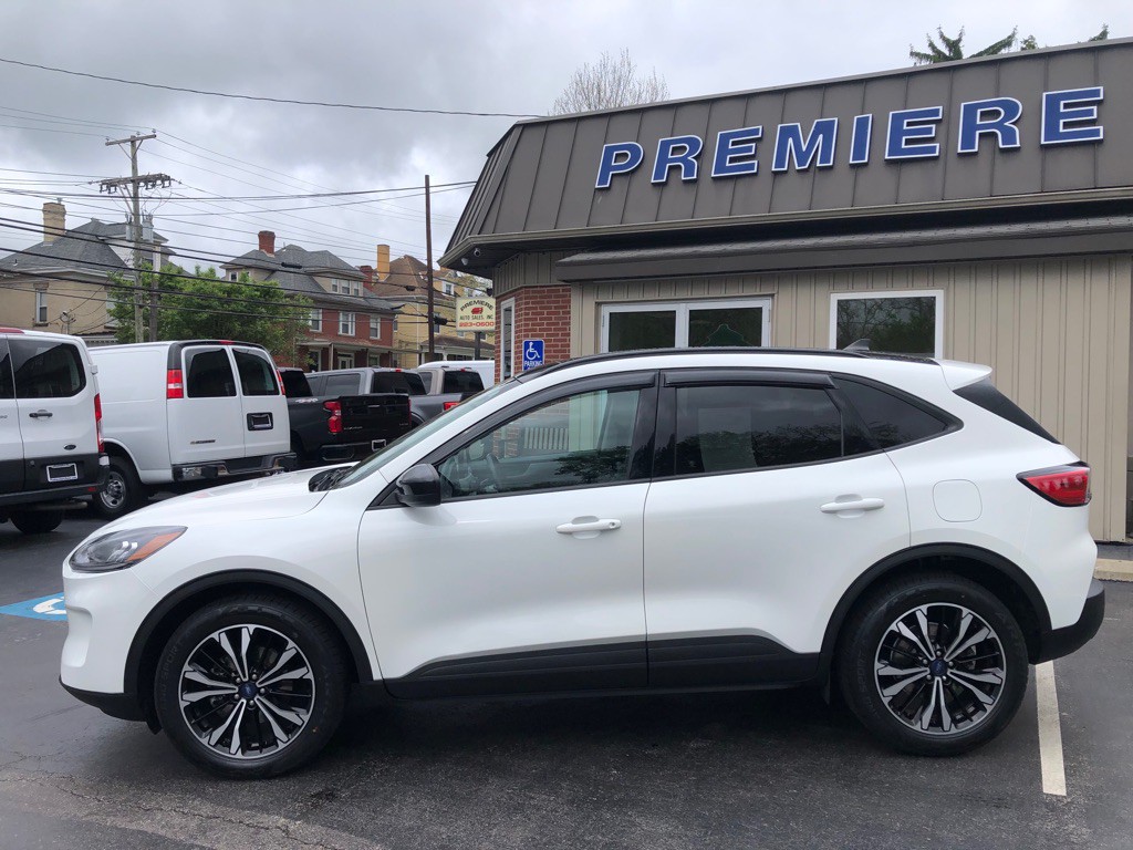 2022 Ford Escape Image 2