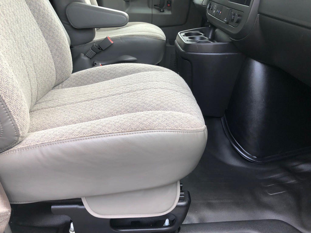 2023 GMC Savana Image 25
