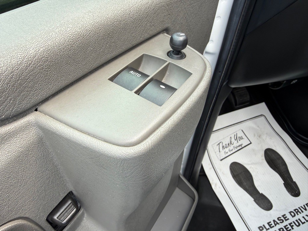 2024 Chevrolet Express Image 17