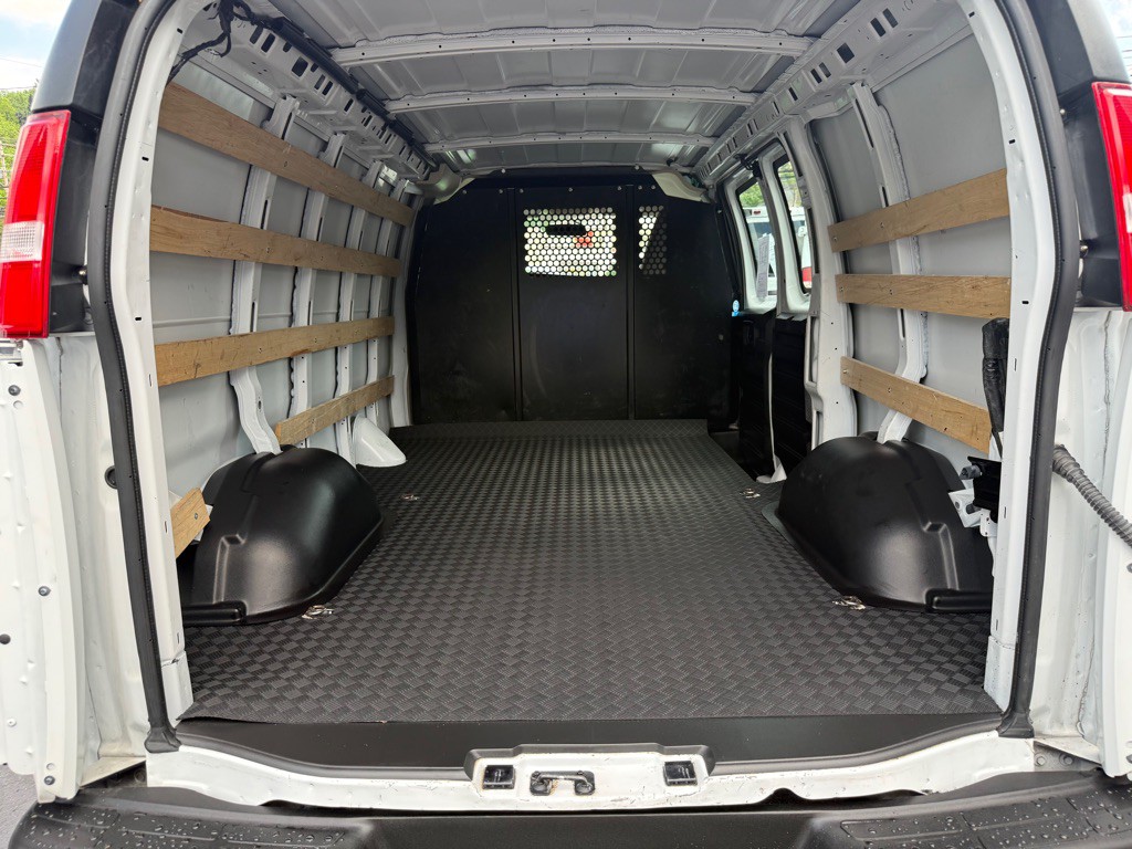 2024 Chevrolet Express Image 20