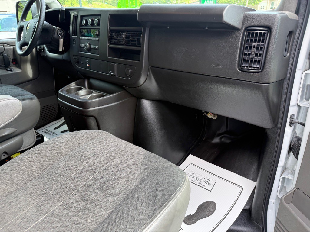 2024 Chevrolet Express Image 24