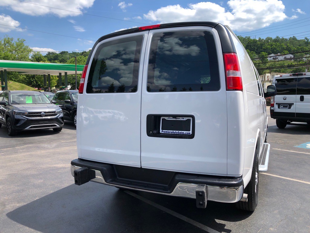 2024 GMC Savana Image 5