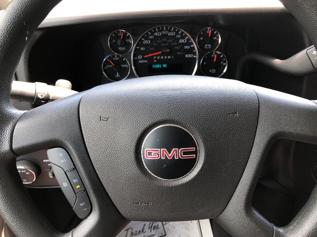 2024 GMC Savana Image 30