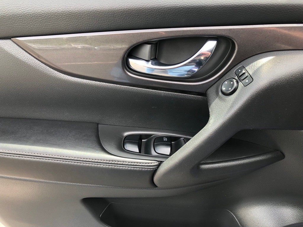 2019 Nissan Rogue Image 17