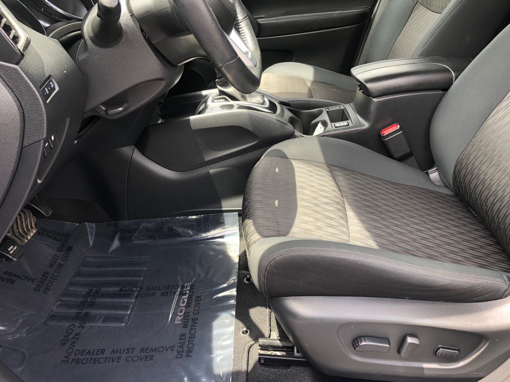 2019 Nissan Rogue Image 18