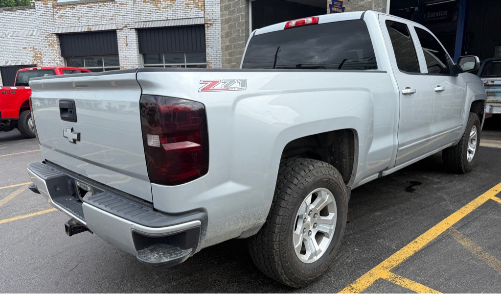 2017 Chevrolet Silverado 1500 Image 2