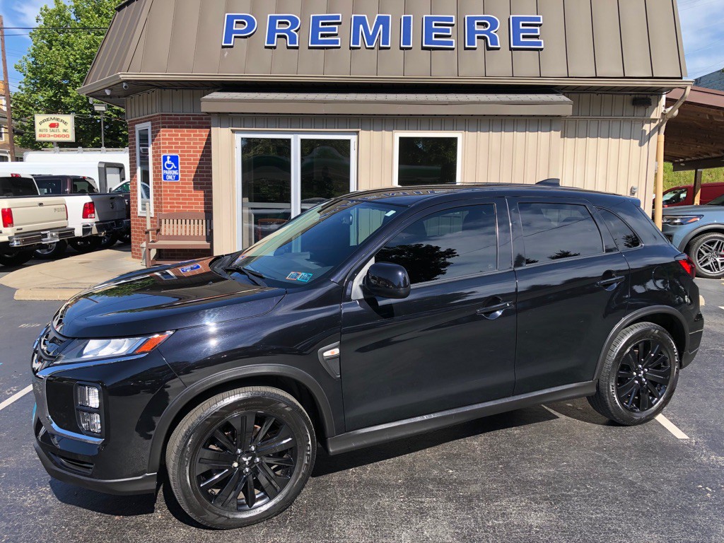 2022 Mitsubishi Outlander Image 2