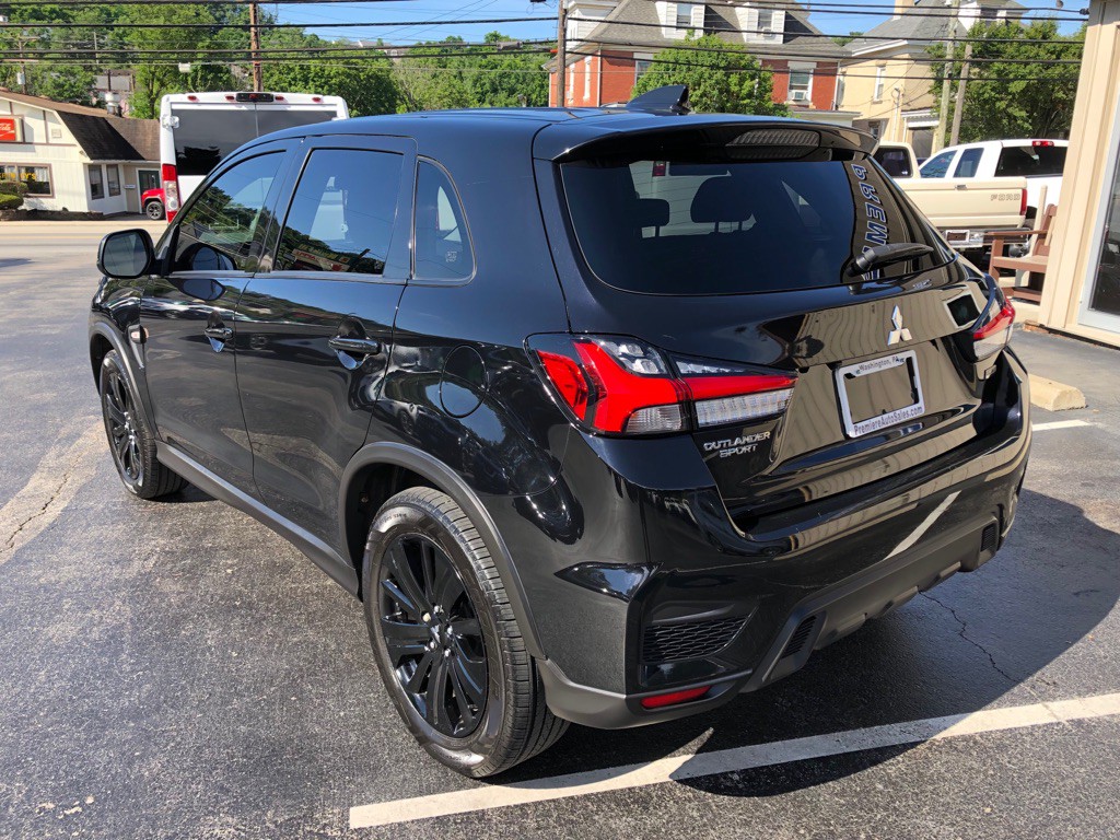 2022 Mitsubishi Outlander Image 4