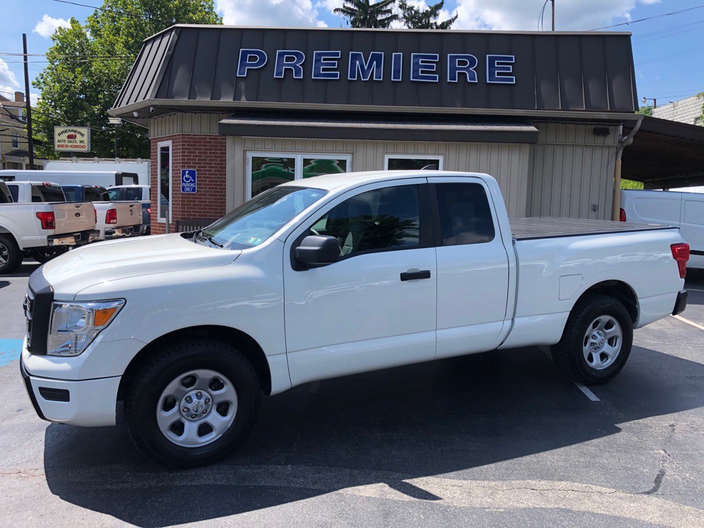 2022 Nissan Titan Image 2