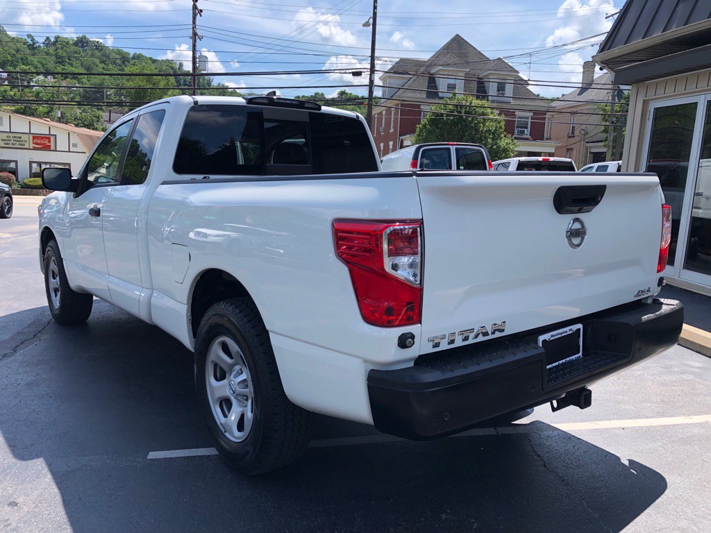 2022 Nissan Titan Image 4
