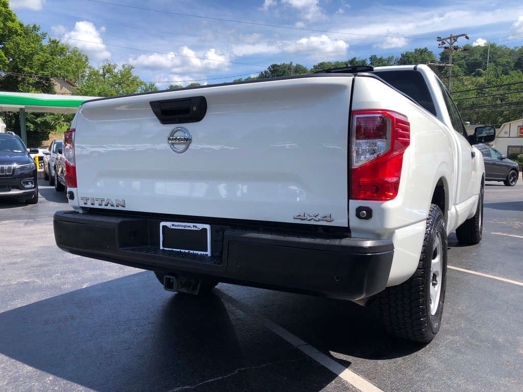 2022 Nissan Titan Image 5