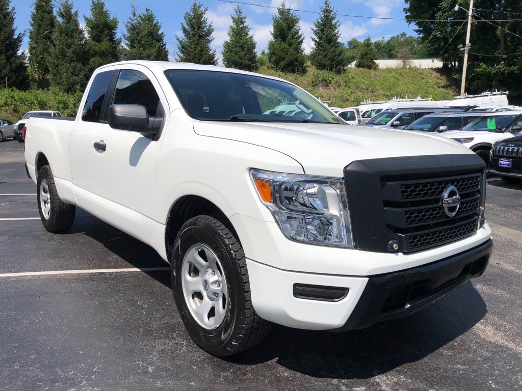 2022 Nissan Titan Image 8