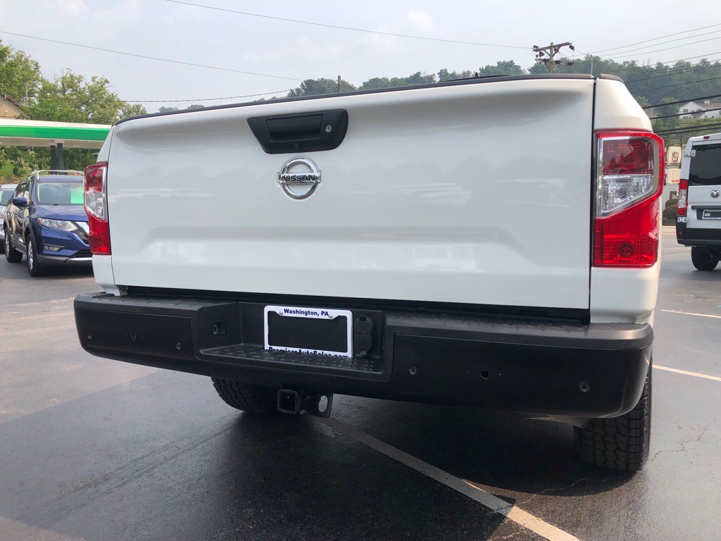 2022 Nissan Titan Image 5