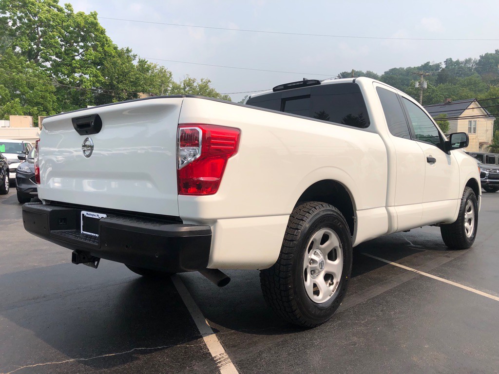 2022 Nissan Titan Image 6