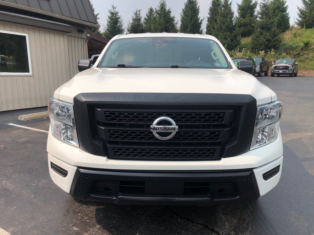 2022 Nissan Titan Image 9