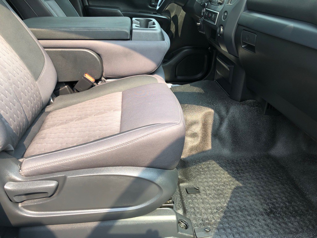 2022 Nissan Titan Image 24