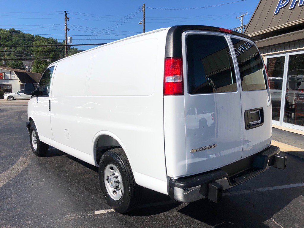2025 Chevrolet Express Image 4