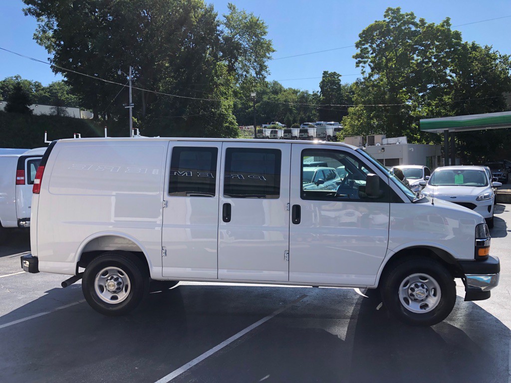 2025 Chevrolet Express Image 7