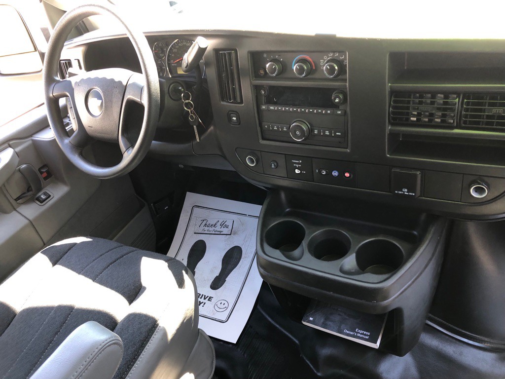 2025 Chevrolet Express Image 25
