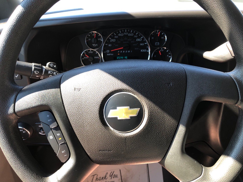 2025 Chevrolet Express Image 30