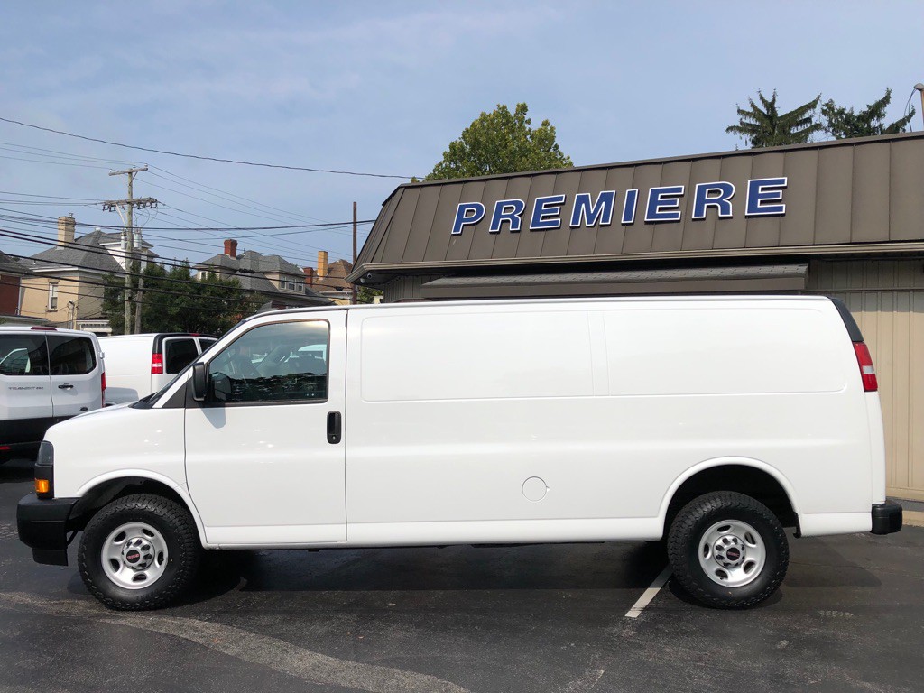 2023 GMC Savana Image 3